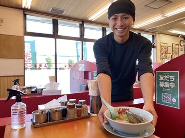 ■■ 赤い看板の山岡家 ■■
大人気の全国チェーン店!
安心安全の教育体制で、楽しく働いてみませんか?