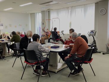 社会福祉法人箕面市社会福祉協議会 資格で学んだあなたの知識を
思う存分発揮できる職場です！
現場の経験はこれからじっくり
身に付けていきましょう♪