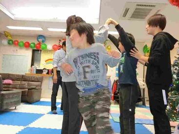 児童デイサービス　あおぞら 子どもたちと楽しく過ごすお仕事◎
時には料理やお出かけも♪
さまざまな体験を通して成長を見守れます！