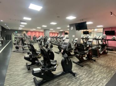 オススメPOINT♪
・館内ジムが無料で使える◎
・髪型や髪色は自由でOK！
・シフトは曜日固定♪