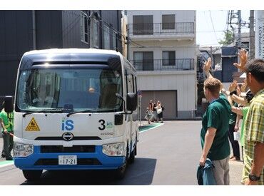 東京インターナショナルスクール ＼英語が好きな方必見のお仕事！／
東京インターナショナルスクールに通う子どもたちの登下校を支える、スクールバス添乗員！