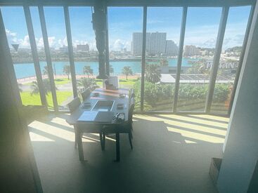 美浜の海を一望できるテラスなど
オシャレなお店で働きませんか？