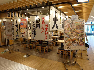 ついに今年も年末年始間近!
イベント多いこの季節…その前に
働きやすさ抜群のお店で資金集め★
友達も出来て楽しさもUP♪