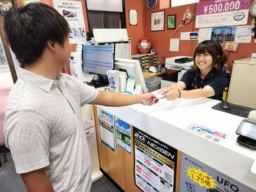 リバーサイドゴルフクラブ ※ゴルフパートナー松本西店併設 お客様との会話を楽しみながら働ける環境♪
受付から販売まで幅広い業務に携われます！
未経験から活躍している先輩も多数◎