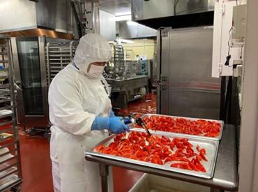調理補助のお仕事風景となります。
ご家庭での料理のポイントやアレンジを
学べて、料理が楽しくなりますよ◎