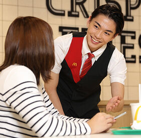 給与は働いた分を1分単位でしっかりと支給♪
安心の働いた分の前給制度あり★
月給13万円以上のスタッフもいます！！◎