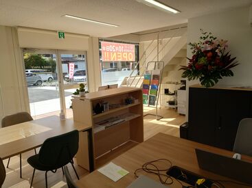 完全週休二日制◎
福利厚生も充実しており、安定したセカンドキャリアを目指せる環境です！
店長職は60代が90％です！