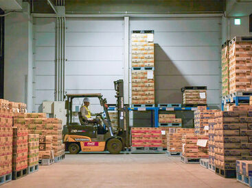 普段、何気なく飲んでいるコカ・コーラ製品
手元に届くまで様々な人が関わっています
そのお手伝いをしてくれるスタッフを募集!