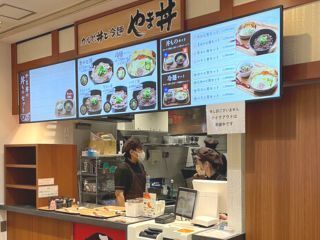／髪型・髪色完全【自由】♪＼
ハデ髪推しカラーOK！
自分の好きなスタイルで勤務◎
