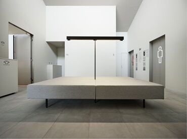 ナインアワーズ博多駅【023】 ≪まるで異国の世界!?≫
海外感が滲み出る、デザイナーズホテル！

髪色やピアスなど... 普段の格好で働ける♪