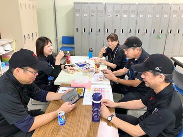 男女問わずスタッフ活躍中！
シンプル作業で覚えやすく
重量物もないので体への負担も心配なし◎
無理なく続けられます♪