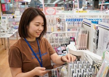 ＜自分なりの"かわいい空間"が作れる！＞
「この商品、ここに置いたら目立つかな…」
慣れてきたら、お店づくりにも挑戦♪