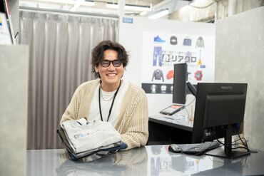 リアクロ心斎橋店 洋服、古着、靴などブランド好き！
とにかくオシャレ好き！
キッカケは何でもOK！
楽しくゆる～くはたらこ！