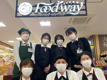 学生～主婦(夫)さん、シニアさんなど
幅広い世代のスタッフが活躍中♪