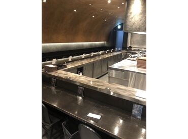 様々な方の出会いがあるのも楽しいPOINT！
海外から観光に訪れるお客さまも多く
語学を活かしたい方にもピッタリ★