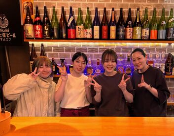 Fooding&CafeBar Charlie Brown（チャーリーブラウン) 今日も1日頑張った！
仕事終わりは美味しいまかないでお腹も満足♪
スタッフ同士の仲が良く、会話も楽しい職場です◎