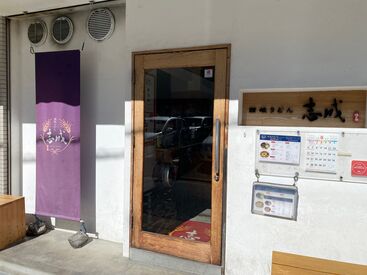 ▼オシャレOK！
＊髪型/髪色自由
＊ピアス/ネイル/ヒゲ可
⇒プライベートのスタイルのまま
働くことが可能です◎