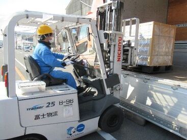 富士物流サポート株式会社　鈴鹿事業所 マイカー・バイク・自転車すべてOK！
無料駐車場＆駐輪場を完備しています★