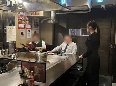 鉄板焼き酒場 赤のれん三吉 高時給でオシャレ自由で働ける♪未経験スタートでも無理なく働ける週2日～OK！女性スタッフ活躍中◎
