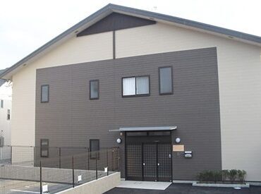 介護業界に興味がある方歓迎！
研修制度はもちろん、
資格取得支援制度もあるため、
一から介護の知識やスキルが身に付きます◎