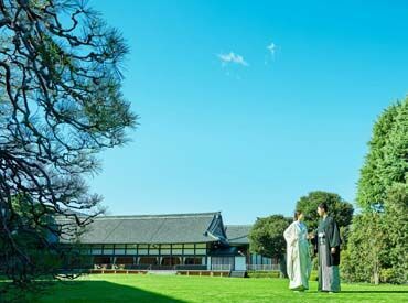 学生スタッフが中心で、在籍スタッフは約200名と心強い環境です。
特別な空間で、非日常を感じながら働ける人気のお仕事です★