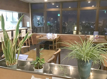 ファミーイン幕張 ▼シフトは自己申告制です◎ 
「平日は夕方から、土日は通しで」 
「春休みは多めに出勤したい」
など 希望を聞かせてください☆