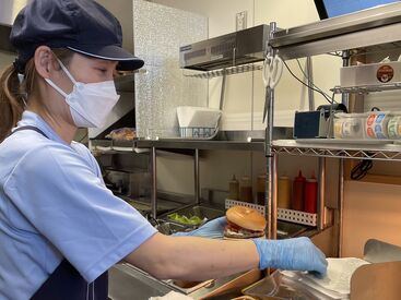 綺麗でおしゃれな店内でバイト!
面接はラフでOK◎