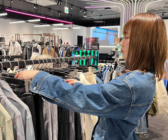 \シフトの調整は超柔軟!!/
「子育てと両立」「学校が忙しい…」
ライフスタイルに合わせて、
無理のない範囲で働けます☆