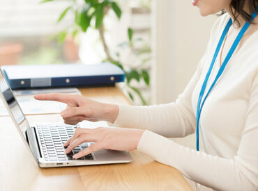 10:00~の勤務でゆったり出勤♪
髪型・髪色自由で働ける!
さらにネイル・ピアスも自由でおしゃれができます!