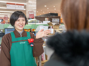 ＜土日のみ＞の勤務もOK！
高校生～シニアの方まで幅広く活躍中★