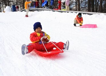 スタッフマルシェ株式会社　南北海道事業部　札幌事業所 子供たちが遊んでいる様子を監視することがメイン♪
防寒対策や暖を取る時間もあるので安心です◎