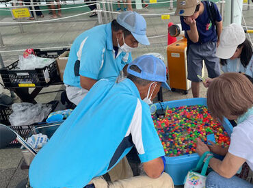 ＼シニア層が多数活躍中／
花の水やりや乗車案内など…
かんたんな作業ばかりです♪