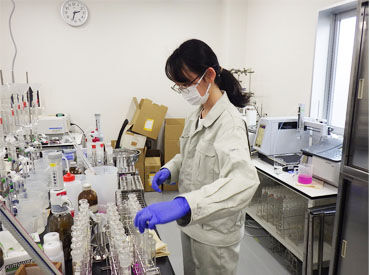 株式会社エヌ・イーサポート　大阪支社 ＼お仕事風景の一コマ／
こんな風に調査で使用した容器の洗浄などをお任せ♪
一つひとつの作業はとってもシンプルです★