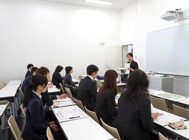 受験生の大切な1日を支えるお仕事♪
受付・案内や会場運営を通して、
高校受験を裏側からサポートできます◎