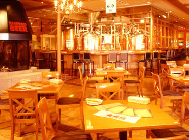 HAKODATE BEER ＼函館で唯一の地ビール工場併設レストラン／
活気あふれる職場で
毎日刺激を受けながら働けます♪