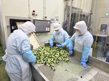 ロッカーや休憩室はもちろん、食品の自販機や冷蔵庫もあって便利★
日中・夕方・夜勤まで幅広いシフトで希望にあわせて働ける♪