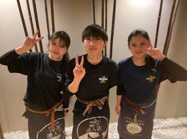 YAKITORI Dining 三星 現在、10名程の学生さんと
3名のフリーターさんが活躍中★
土日祝出られる方・バイトデビューも大歓迎です♪