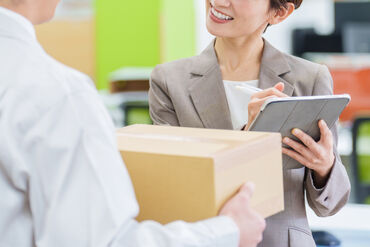 フルリモートでお仕事されている社員さんの代わりに
荷物の受け取り、発送などをお願いします!
※画像はイメージです