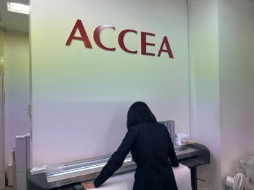 アクセア 飯田橋店 社内は和気あいあいとした雰囲気♪
社員やアルバイト同士仲良く、働きやすい環境です◎