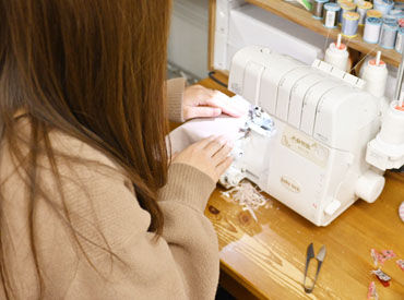 株式会社センチュリーネクスト ＼ペットがいる方、必見♪／
わんちゃんの用ウェアをお届けするお仕事なので、
作り方を覚え、愛犬用で楽しんでいるスタッフも◎