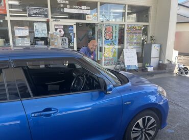 常連さんとの会話も楽しい♪地域密着の職場です！