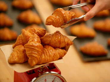 「小さいころの夢はパン屋さん!」
そんな方は一緒に働きましょう♪
好きなパンがスタッフ特典でお得に買えますよ◎