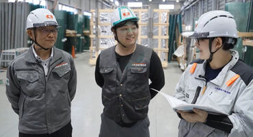 「ガラス加工」と聞くと難しく聞こえるかもしれませんが、
お仕事はとってもシンプルなので、未経験の方も安心してくださいね♪