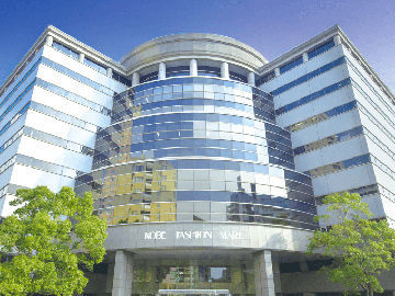 株式会社ダブルフェイス ＼神戸ファッションマート内／
駅直結だから
雨の日も濡れずに出勤♪
おしゃれが好きで、
真面目に勤務出来る方大歓迎★