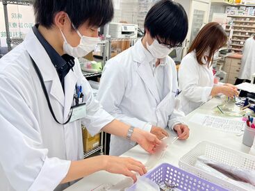 1店舗10人程度のスタッフが在籍中！
優しいスタッフが多く和気あいあいとした雰囲気です◎
楽しく＆ストレスフリーで働けます★	