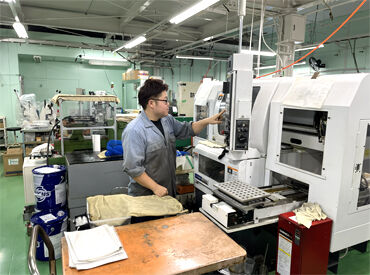 繁忙期以外であれば
就業時間中に勉強や作業練習もOK！
面倒見のいい先輩ばかりなので
なんでも質問できますよ＊