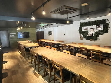 オシャレな社員食堂です！
休憩時間やお昼に使うことができます！
落ち着いた雰囲気なので、スタッフからも大好評です◎