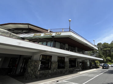 20～50代の男女スタッフが活躍中！
主婦さんも在籍★家庭や子育てとも両立しやすい
柔軟なシフト環境をご用意しています◎