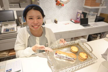 青山フロマージュ　エキュート大宮ノース店 ★STAFFを大募集中！
大宮駅直結なので通勤ラクラク★
年齢不問なのでどなたでも活躍可能です！
フリータさん急募です！！！