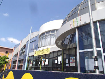 学生さんやフリーター、主婦さんまで
幅広い年齢層のスタッフが活躍中です♪
気さくな方ばかりだからすぐに馴染めますよ◎